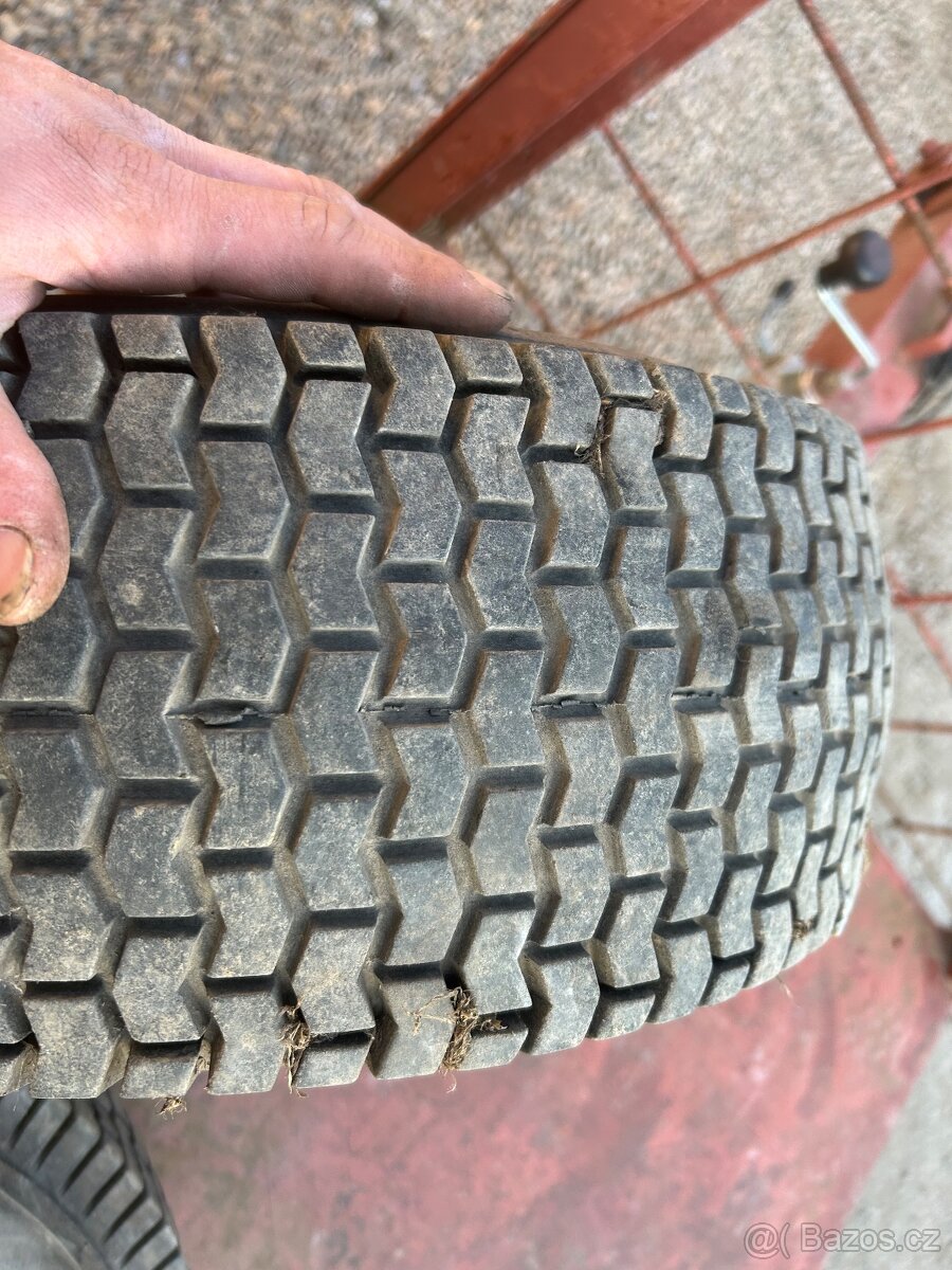 Pneu na traktůrek 20x8.00-8