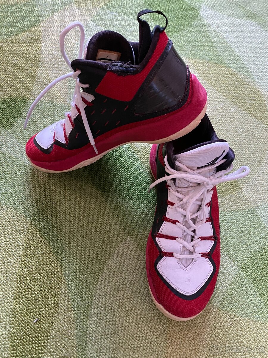 Nike air Jordan superfly 2 vel. 44 stélka 28