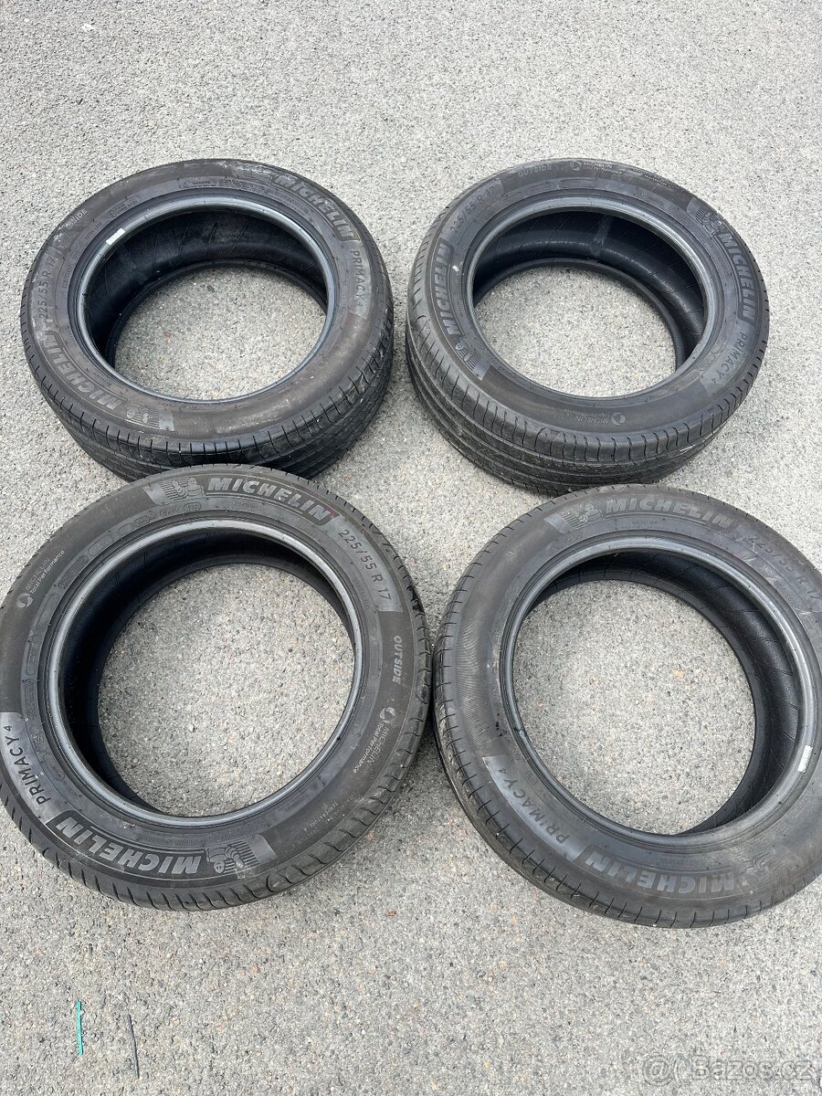 Nové pneu Michelinu 225/55R17