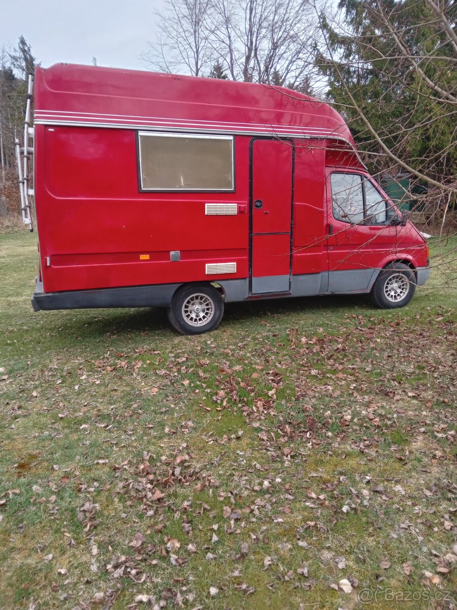 Ford obytny tranzit 2,5 D