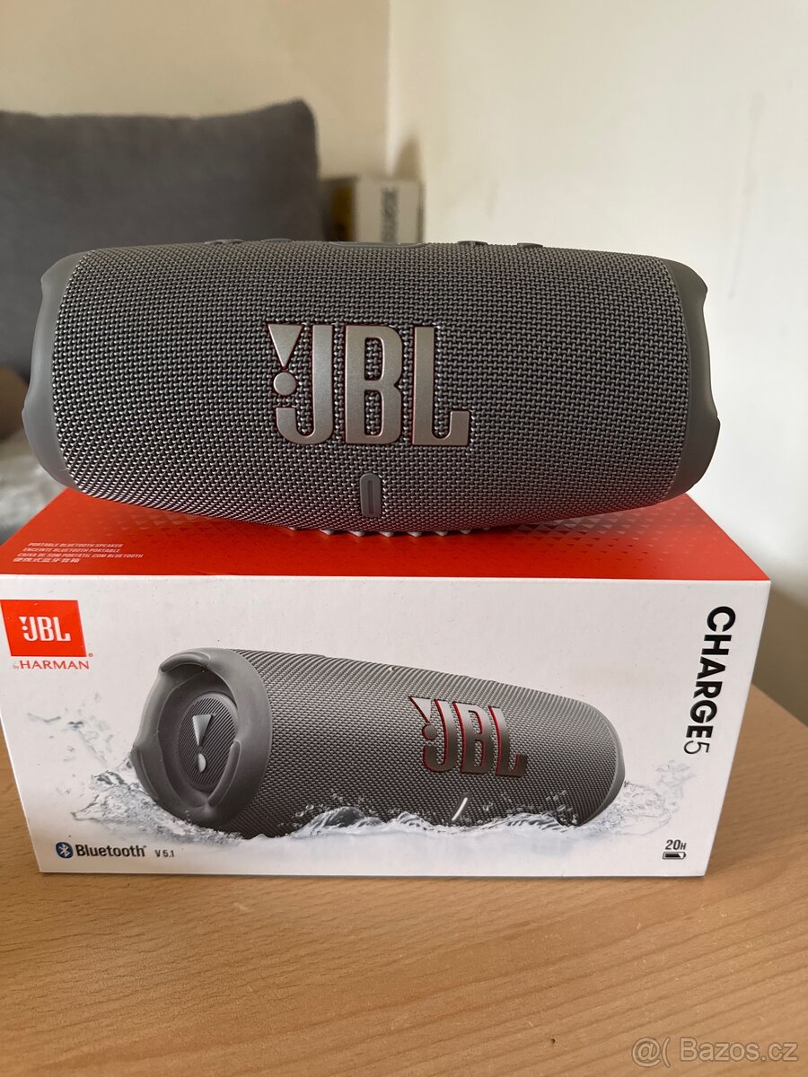Jbl charge 5 šedá
