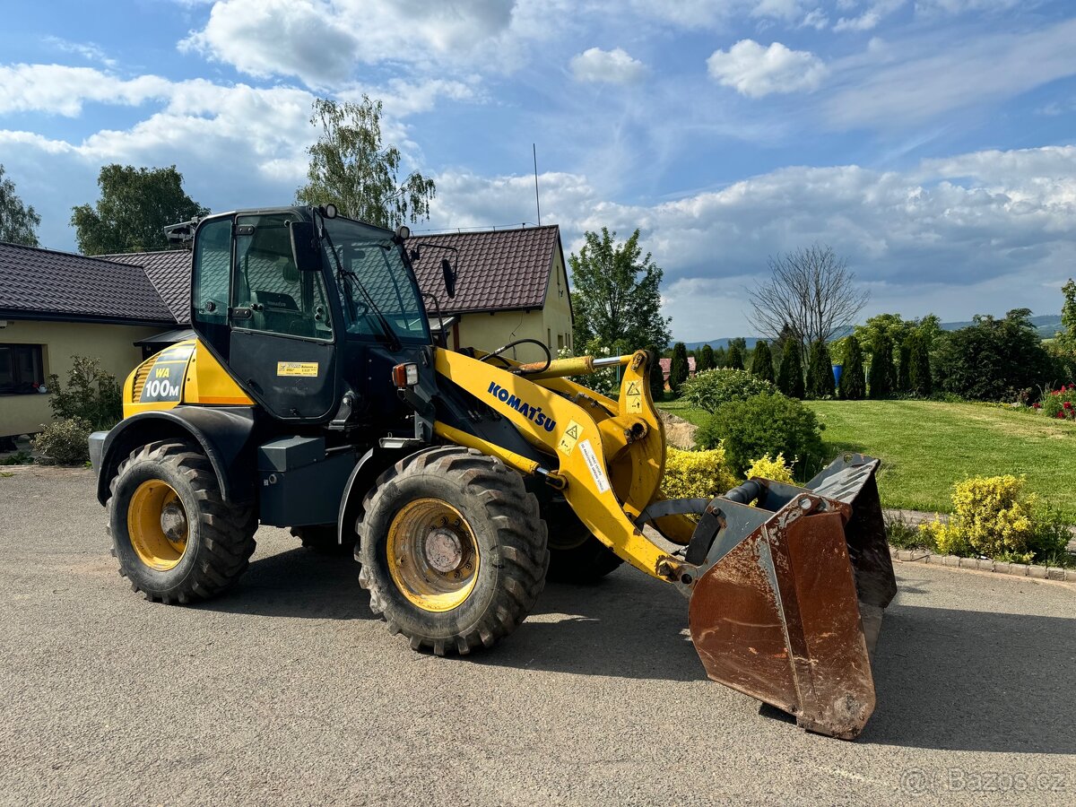 Kolovy kloubovy nakladac Komatsu WA100 2011