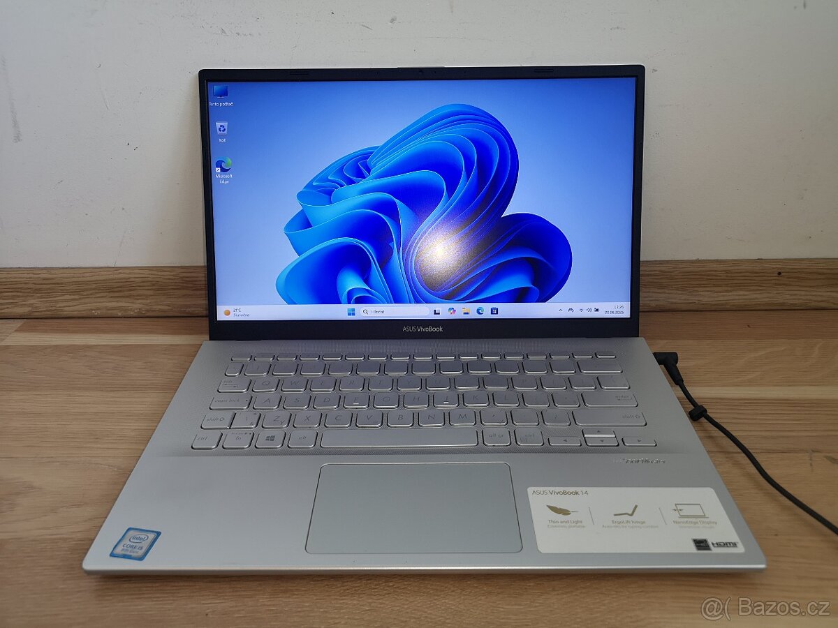 Čtyřjádrový notebook Asus VivoBook X420U
