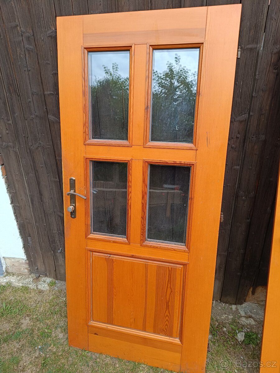 Dřevěné dveře