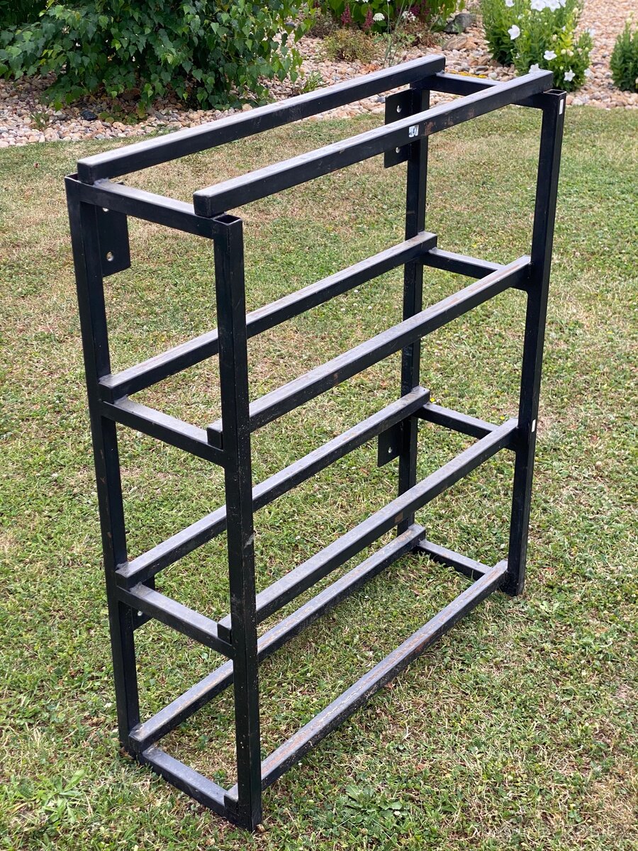 Železný regál 110x89x32cm z jeklů