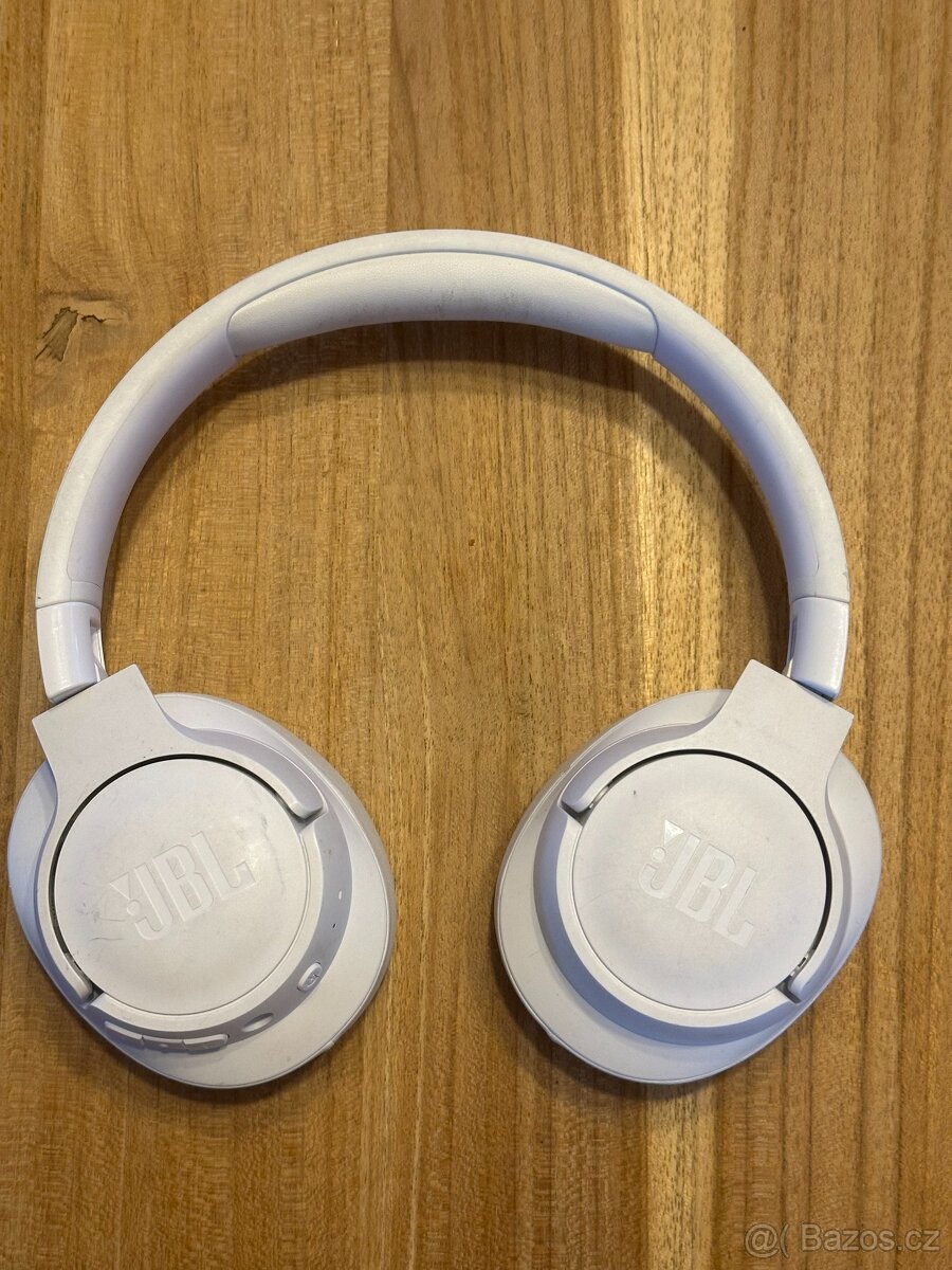 Bezdrátová sluchátka JBL Tune 720BT bílá