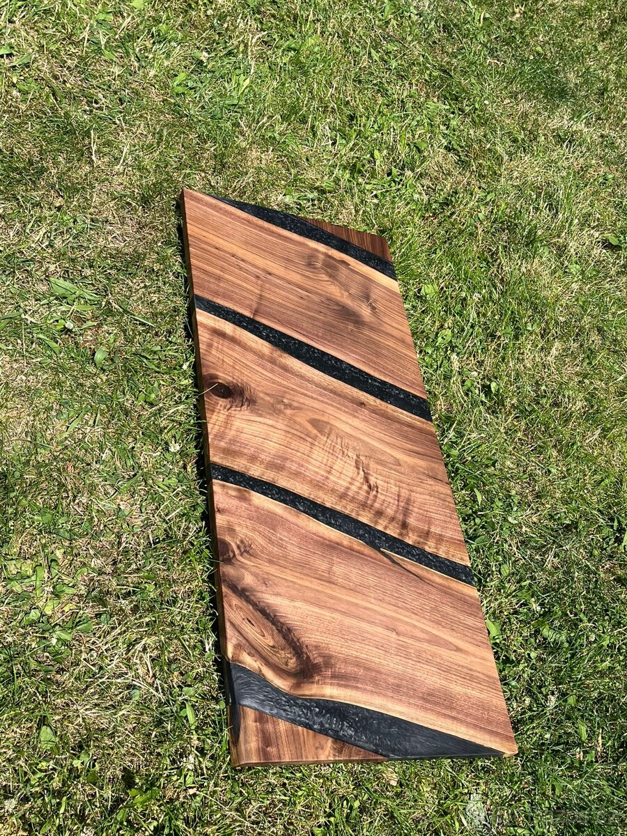 Stolová deska - Americký ořech a epoxydova pryskyříce