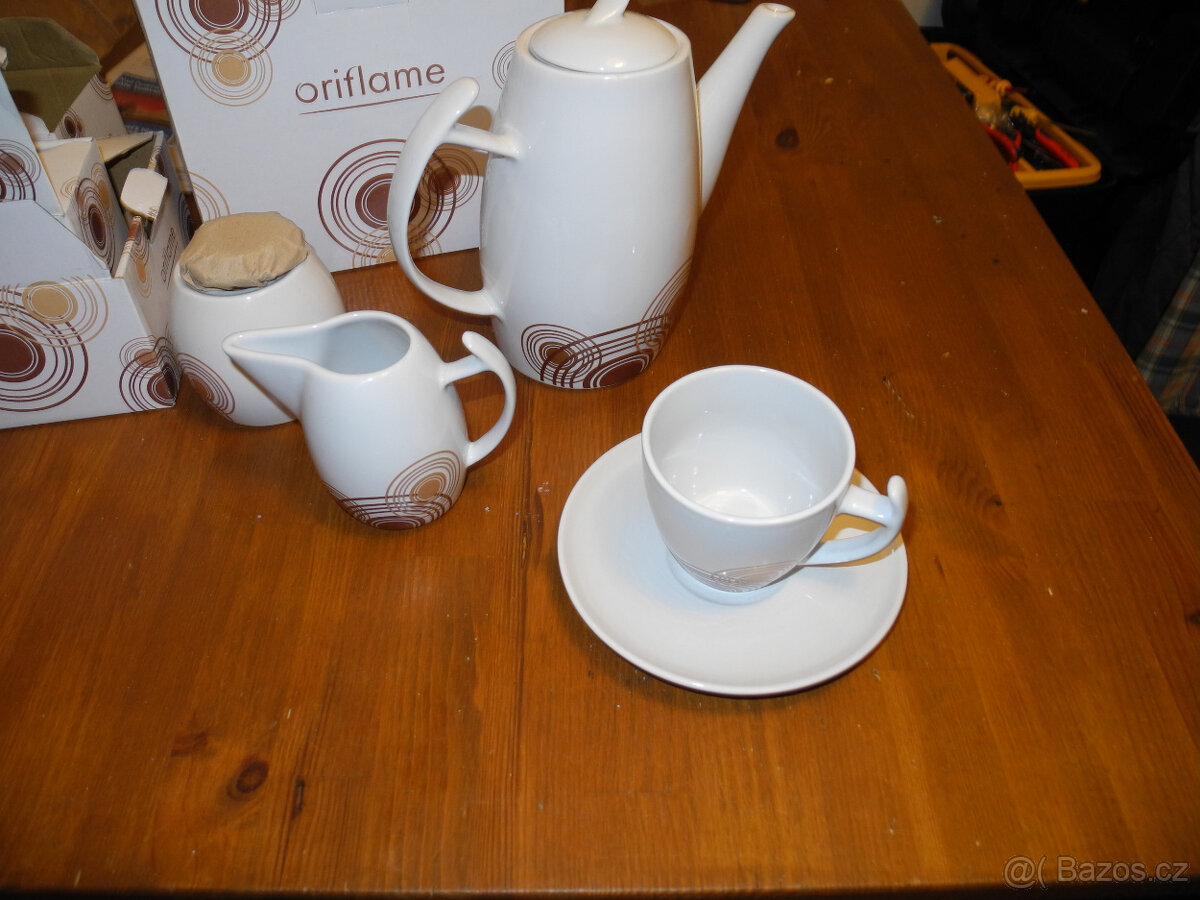 kávový porcelánový servis