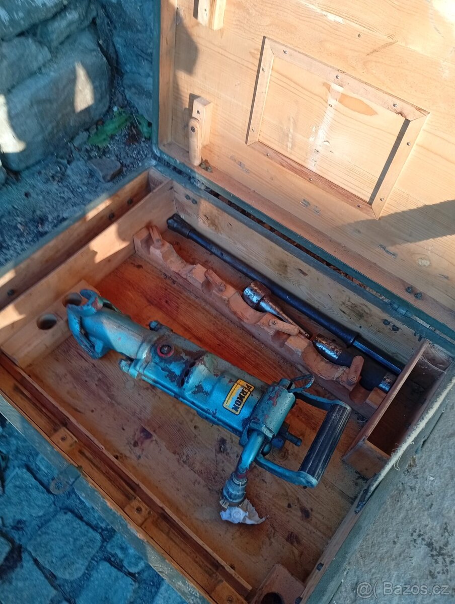 Pneumatické kladivo, vrtačka, sbíječka, kompresor