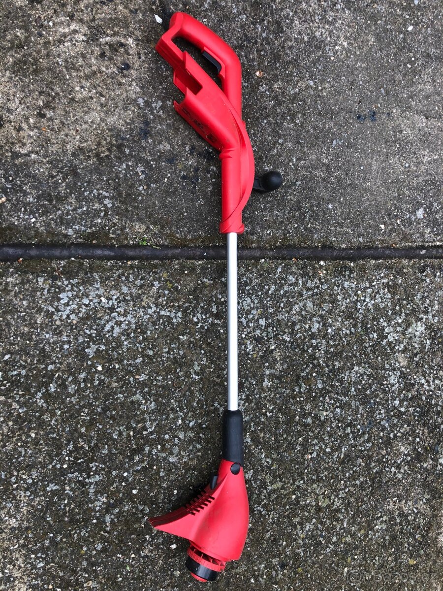 AKU vyžínač trávy