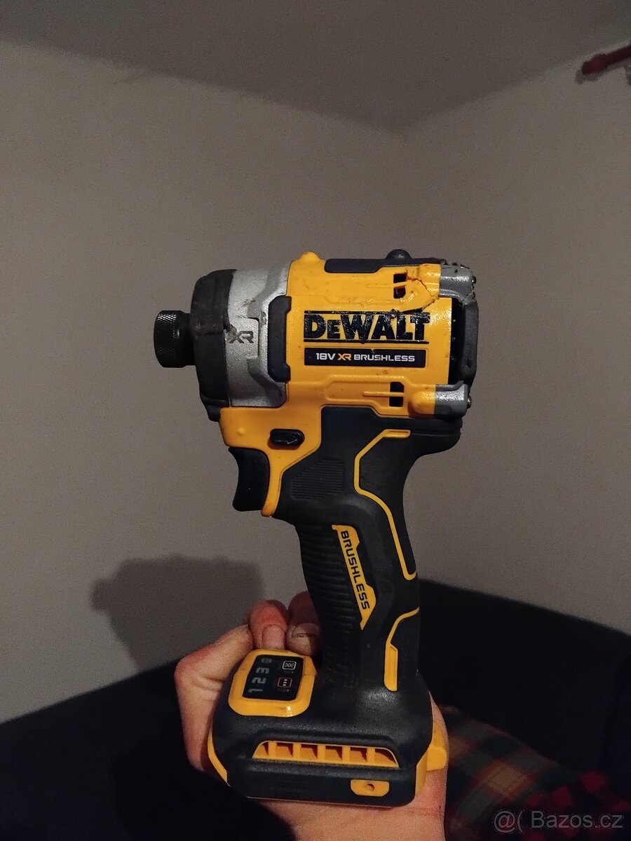 DeWalt rázový utahovák