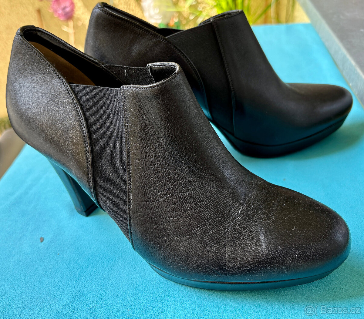 Kožené polokozačky zn. L'amour, vel. 38