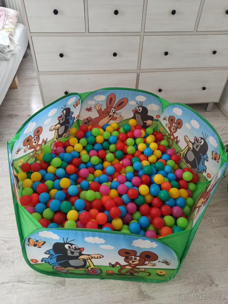 Bazének s míčky