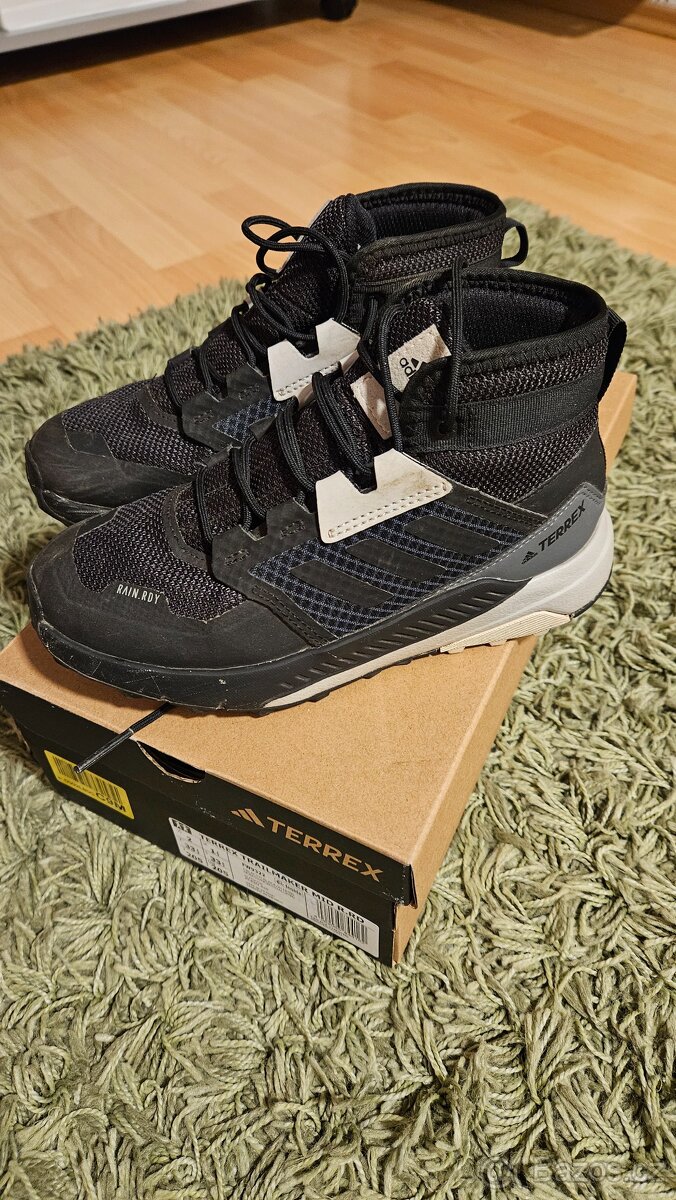 Trekingové boty Adidas Terrex Mid 33,5