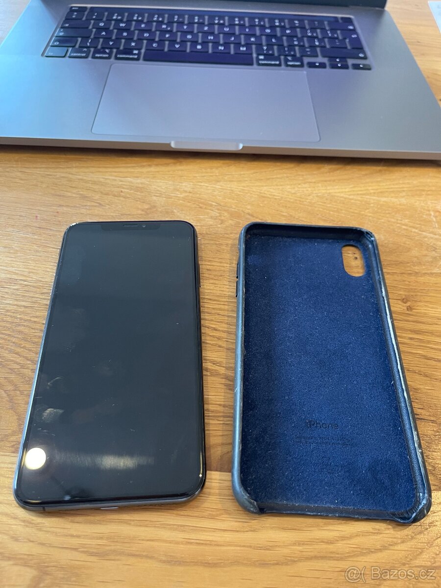 iPhone XS Max, skvělý stav, baterie 90% …