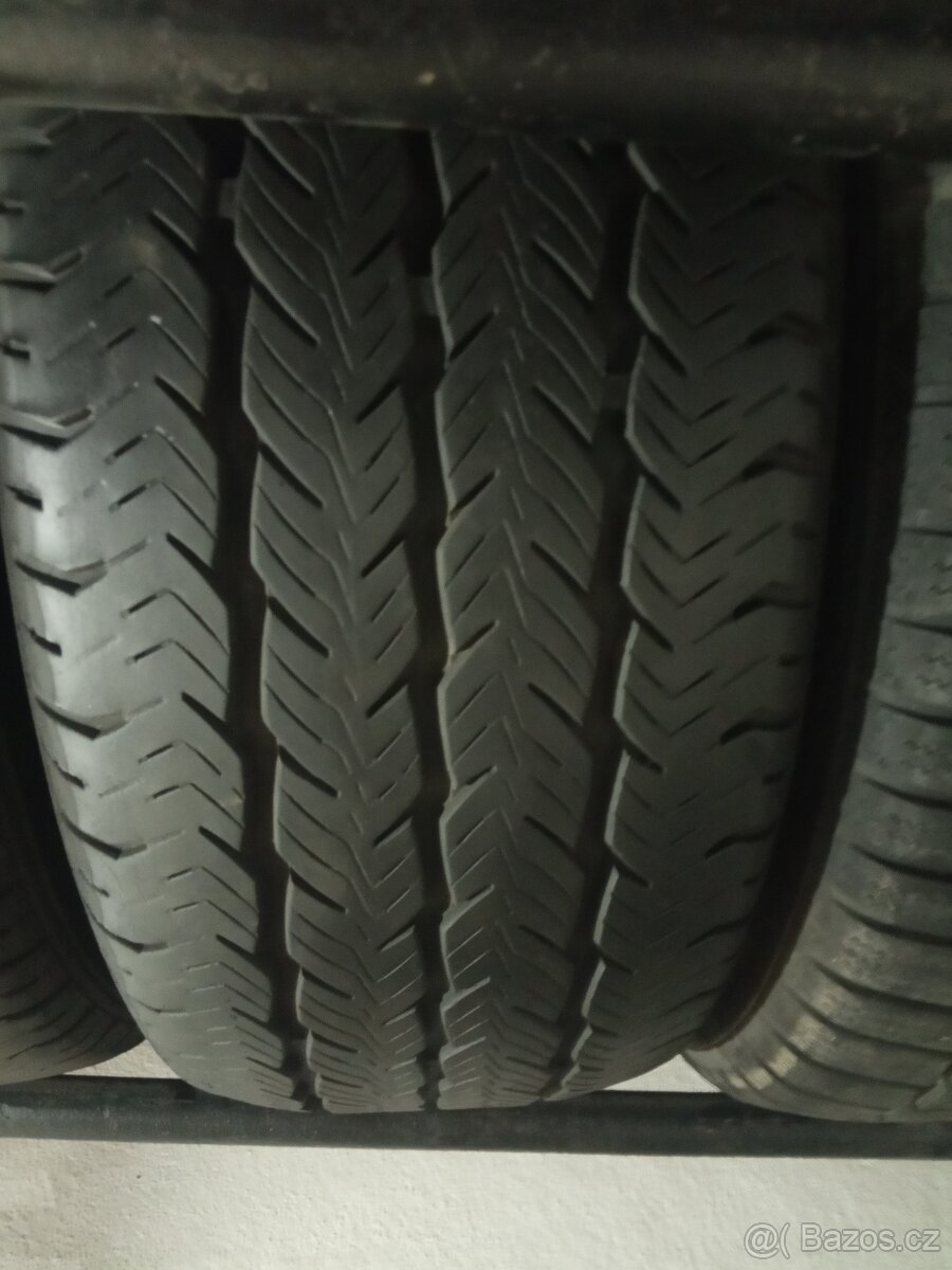 Gumy 215/60 R16