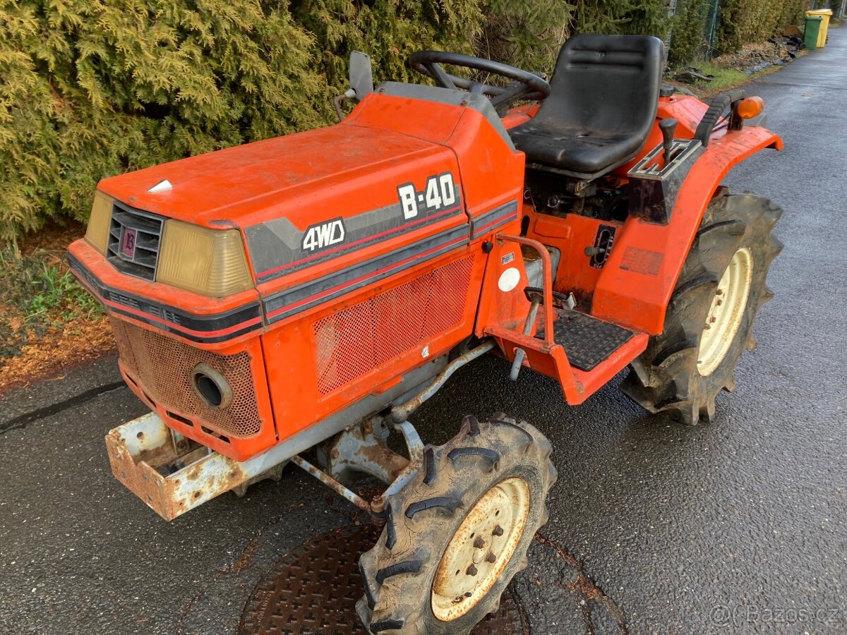 Japonský malotraktor Kubota B-40, 14 koní