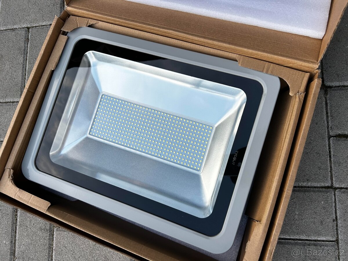 Venkovní voděodolné LED reflektory - 4 druhy