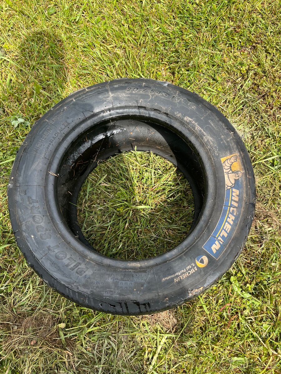 Závodní pneu 13” Slick Avon, Michelin