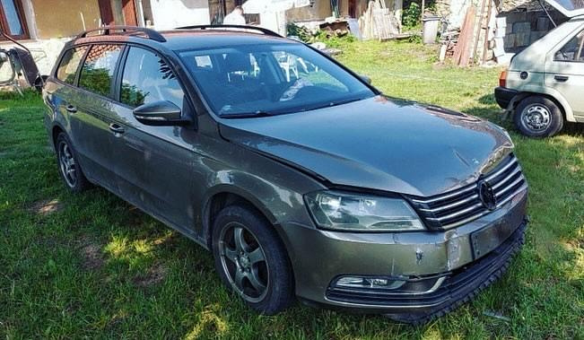Vůz na náhradní díly VW Passat B7 kombi 2011 CFFB LNZ LA8X