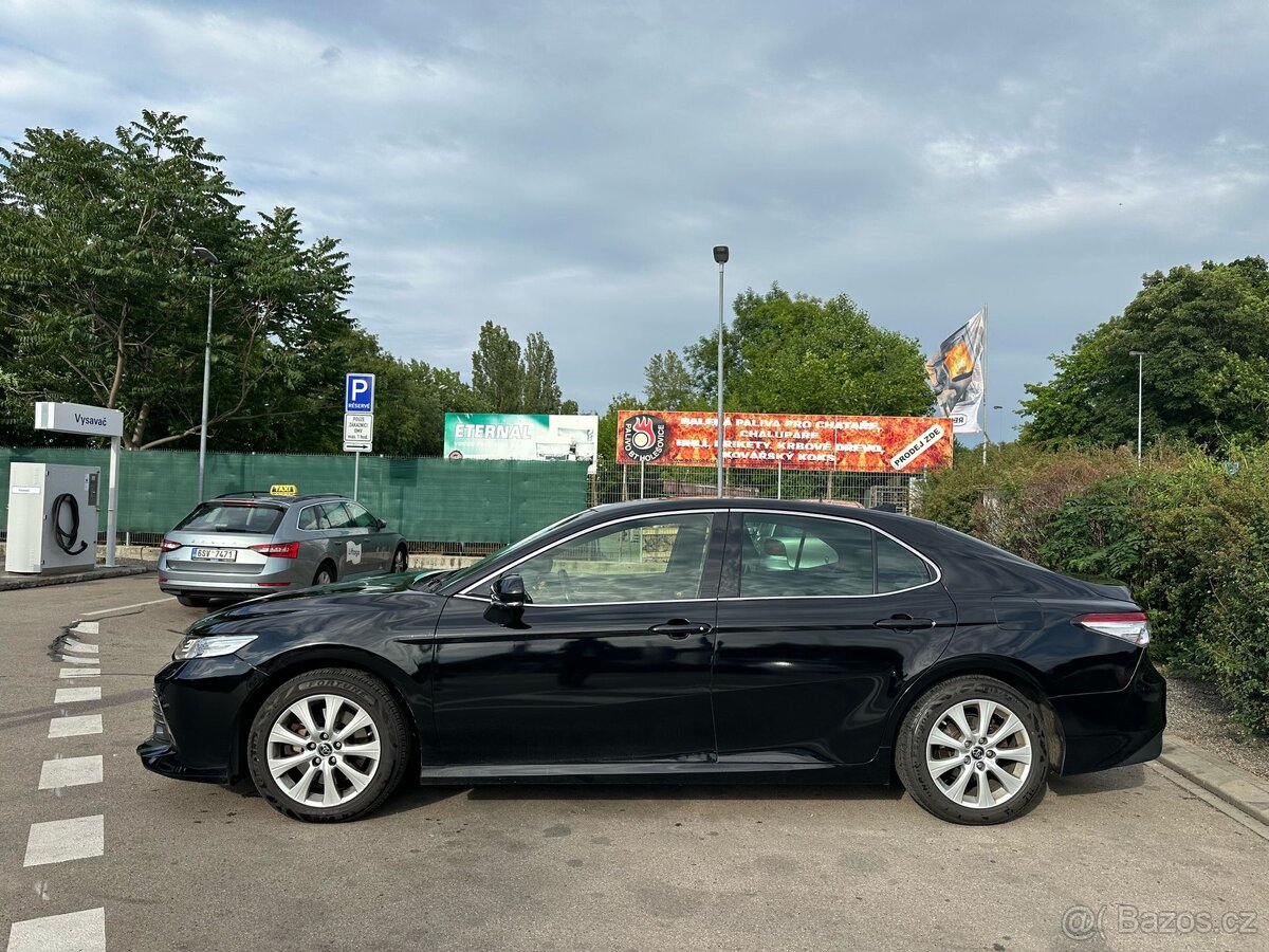 Toyota Camry, Toyota Camry 2,5 Hybrid-Černá