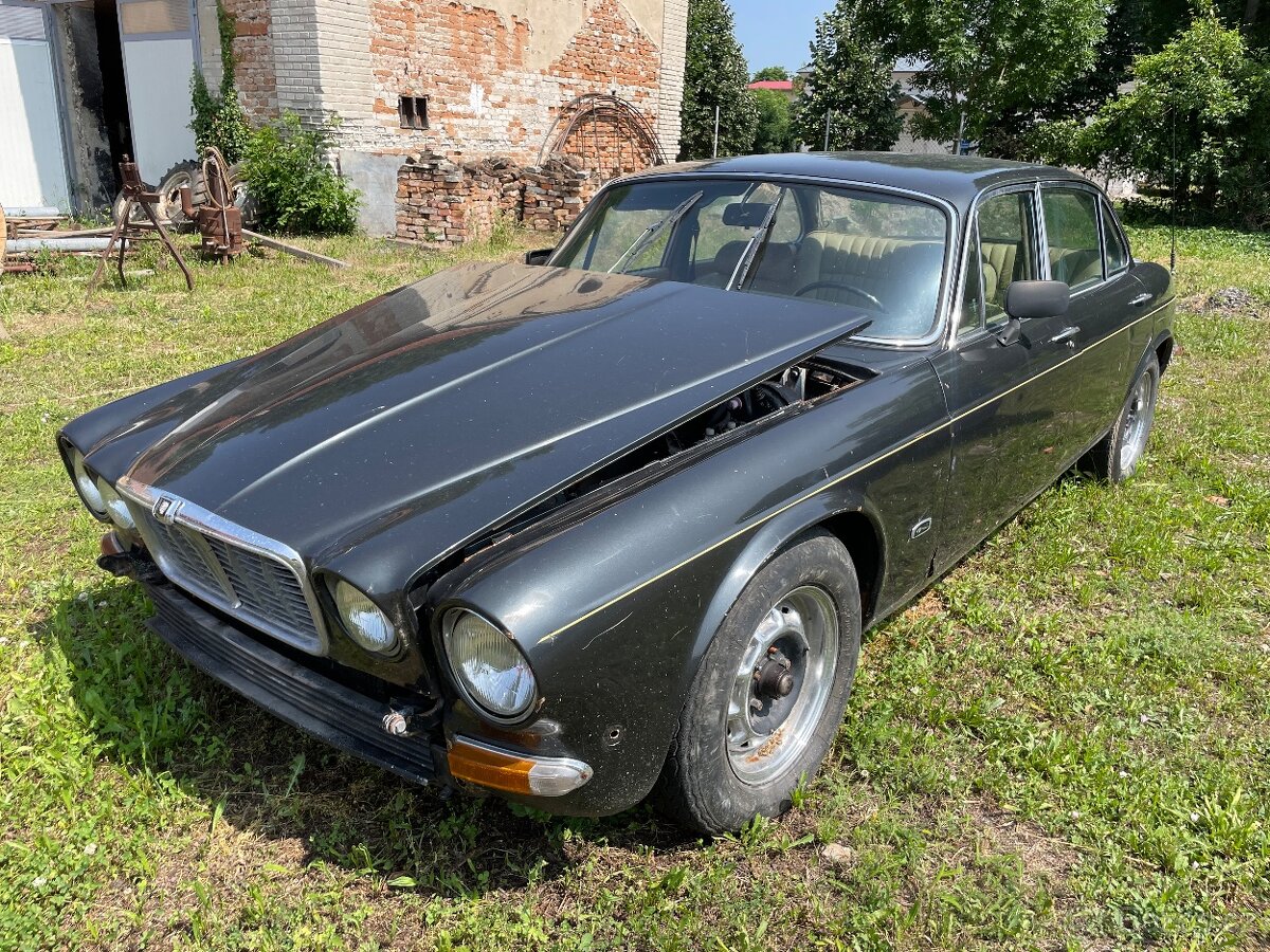 Jaguar XJ