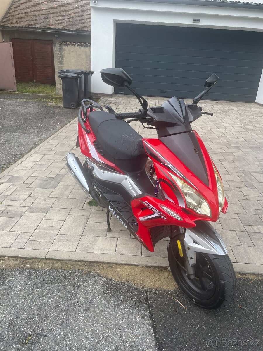 Skútr 125