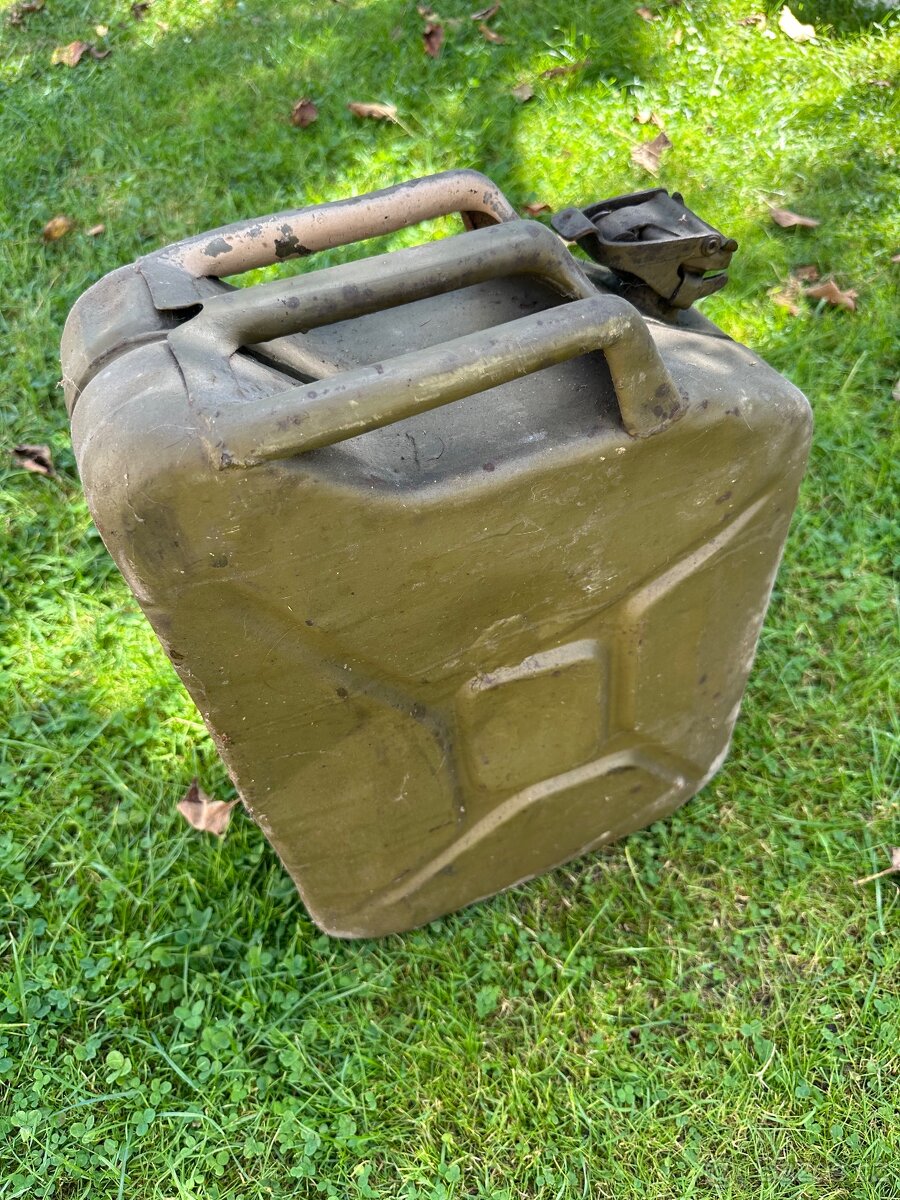 Kanystr Wehrmacht z roku 1943