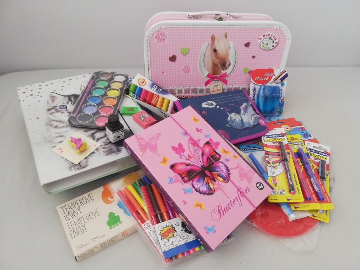 Prodám školní potřeby.