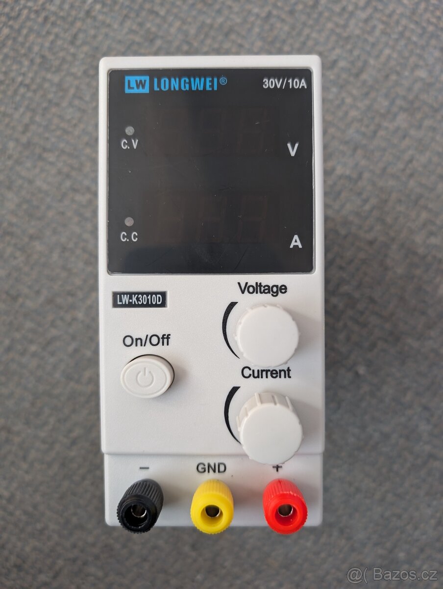 Laboratorní regulovaný zdroj 30V/10A