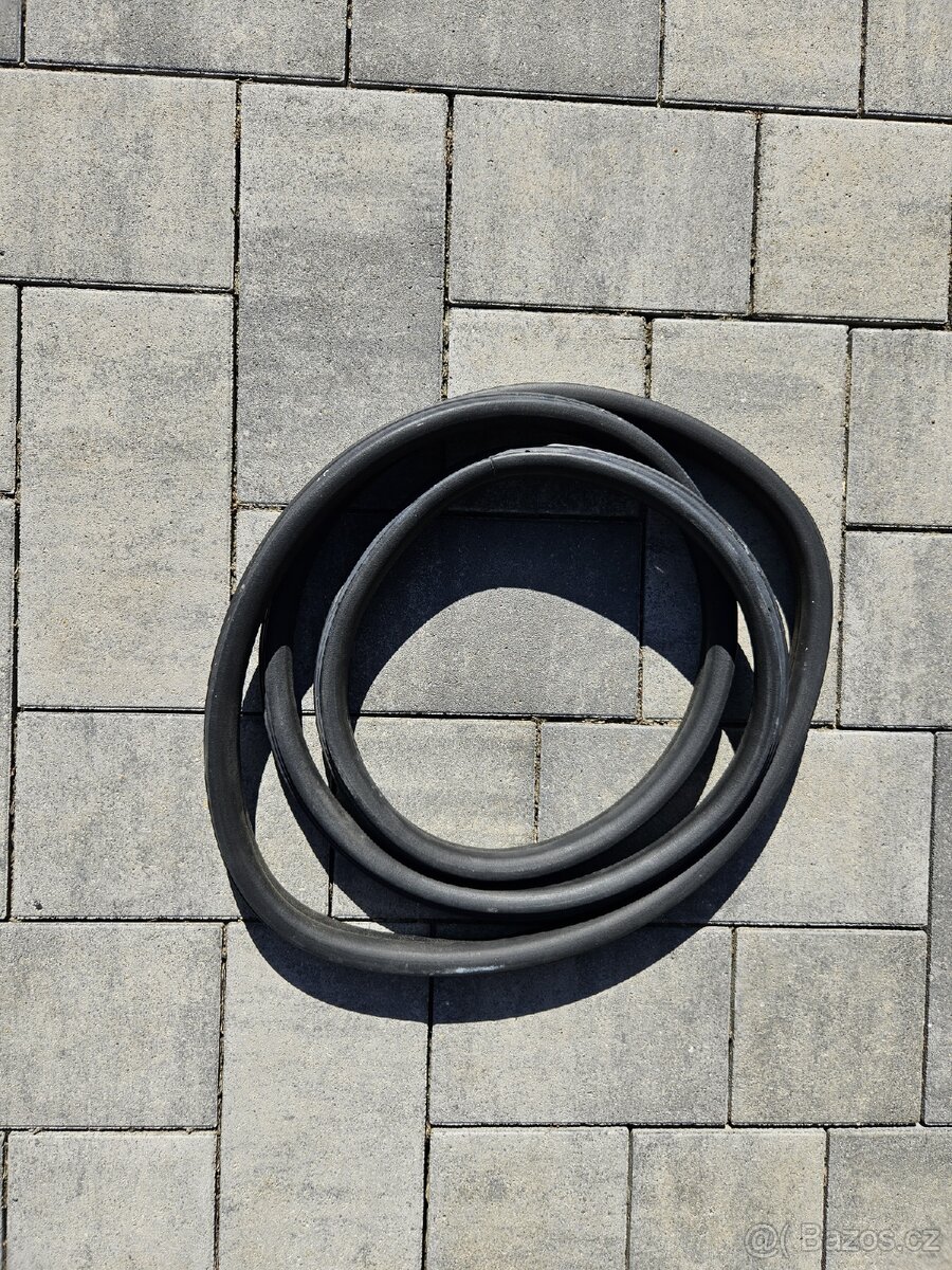 Těsnění levých/pravých zadních dveří Peugeot 308 SW