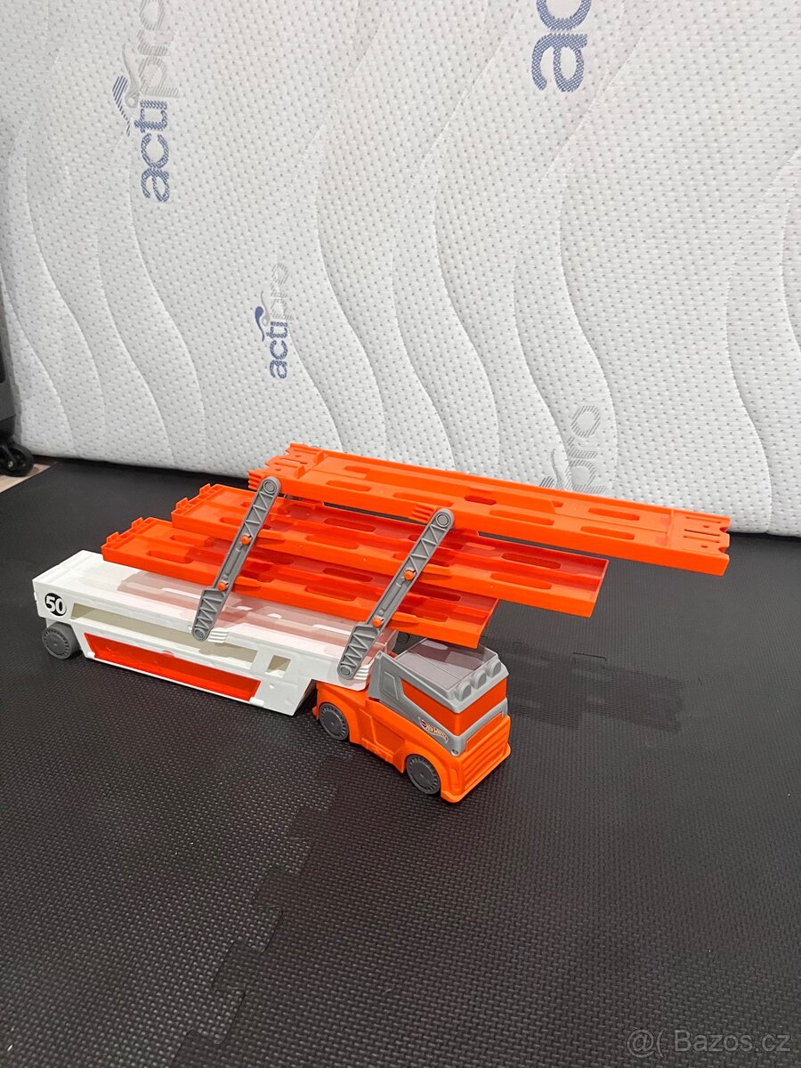 Hotwheels náklaďák