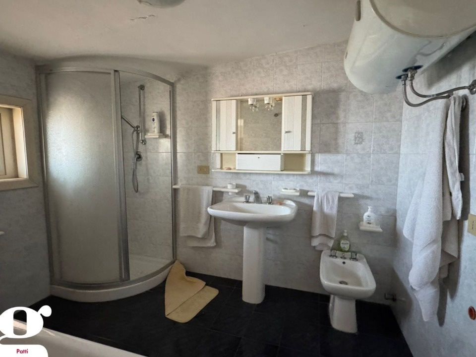 Sicílie, RD 5+1, 130 m2, v histor. centru Patti, Via Roma