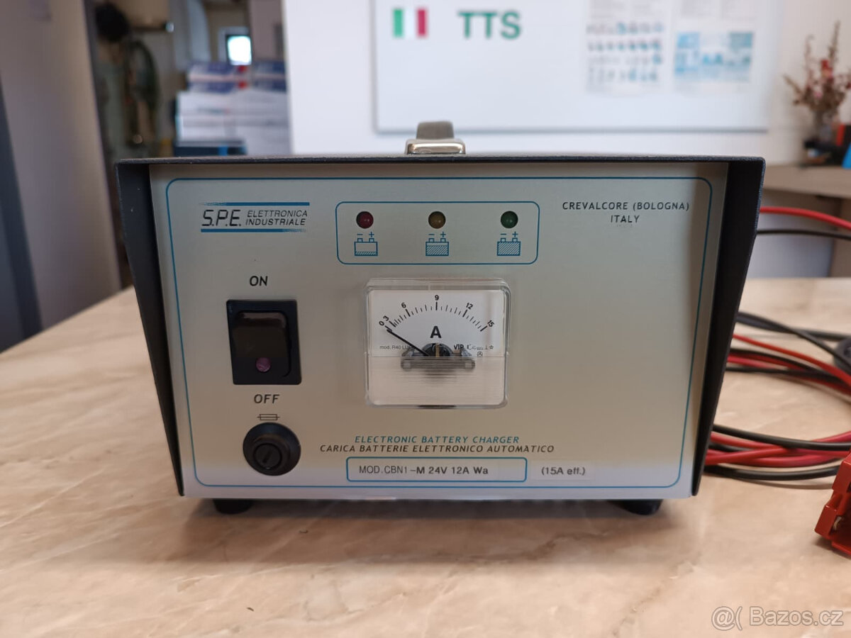 Nabíječka trakčních baterií k úklidovému stroji