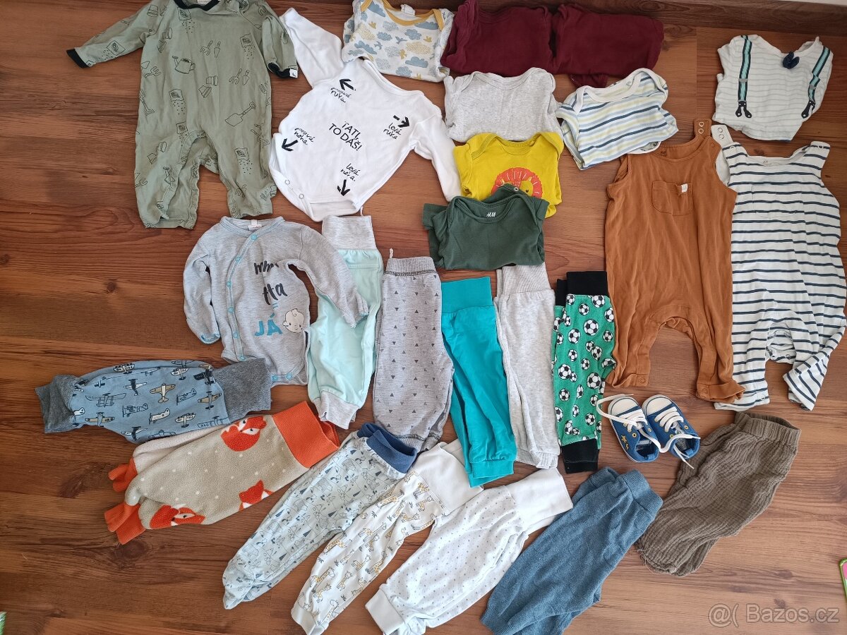 Balík oblečení velikost 68