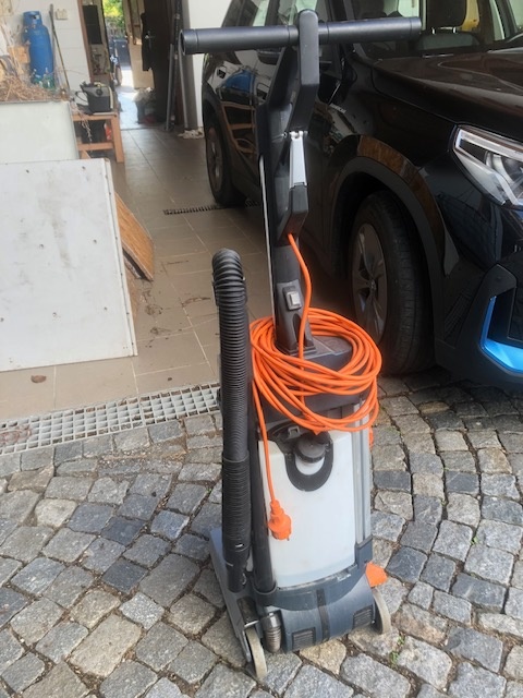 Podlahový mycí stroj Nilfisk SC 100 E FULL PKG