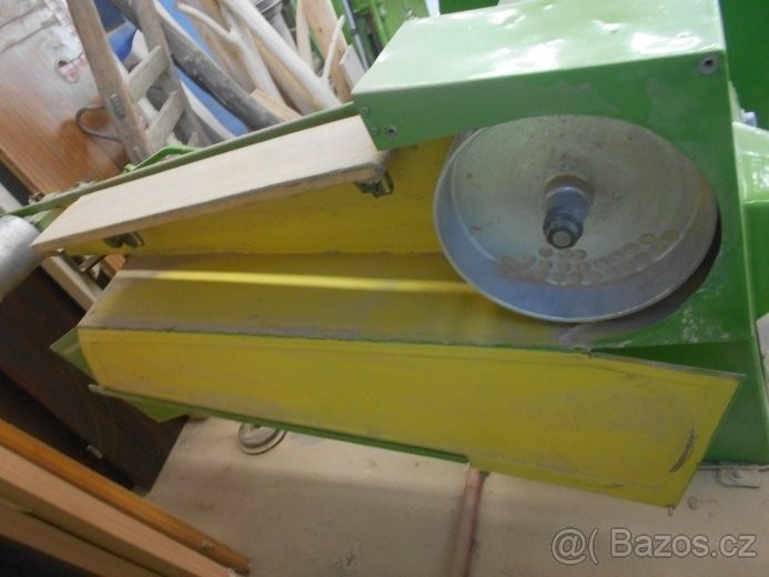 Kotoučová bruska s pojízdným pásem