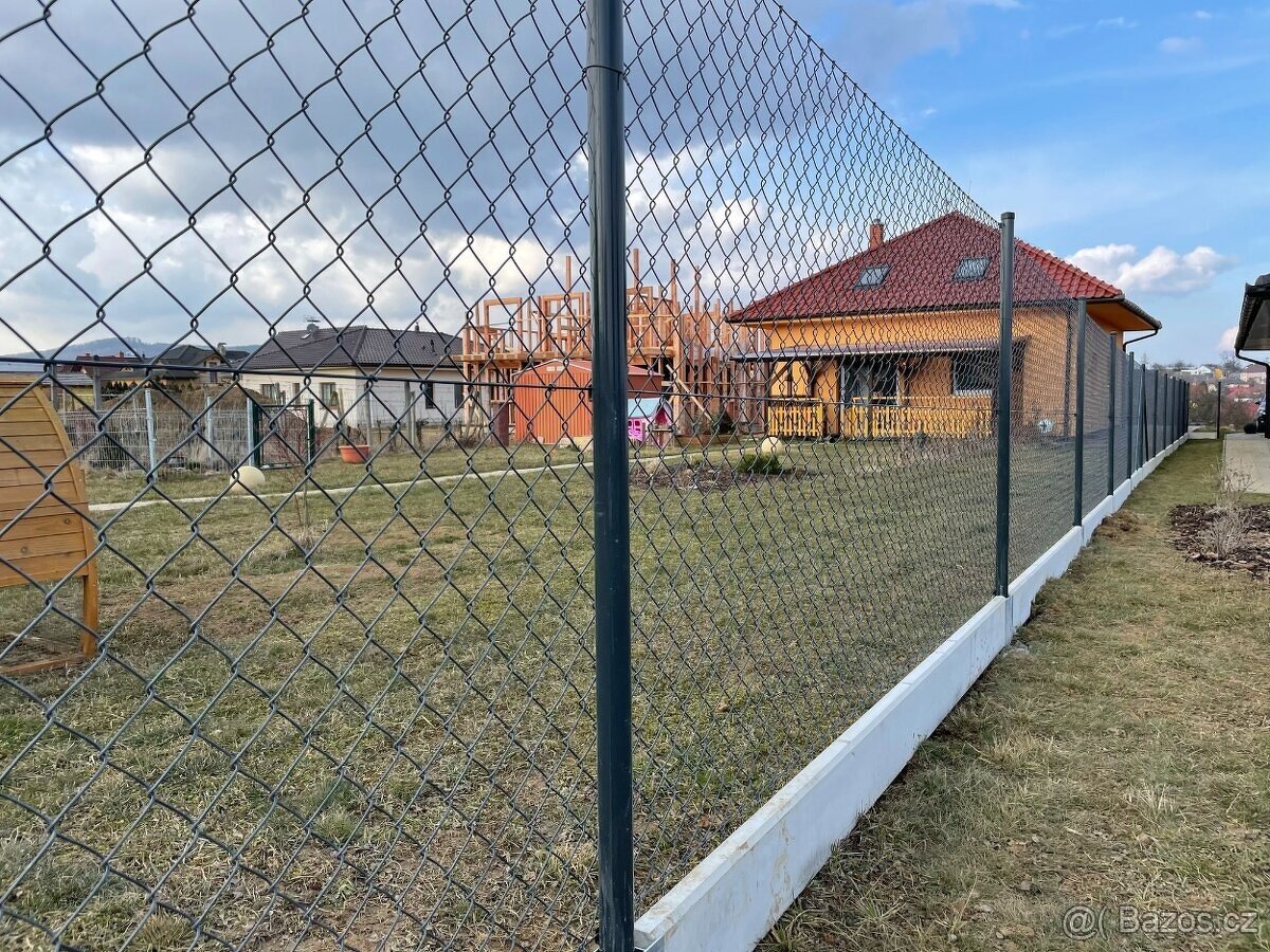 Zedník / stavba plotů - Uh. Hradiště