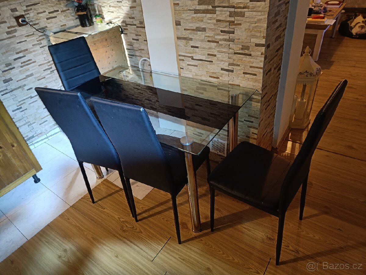 Skleněný kuchyňský stůl a 4 židle