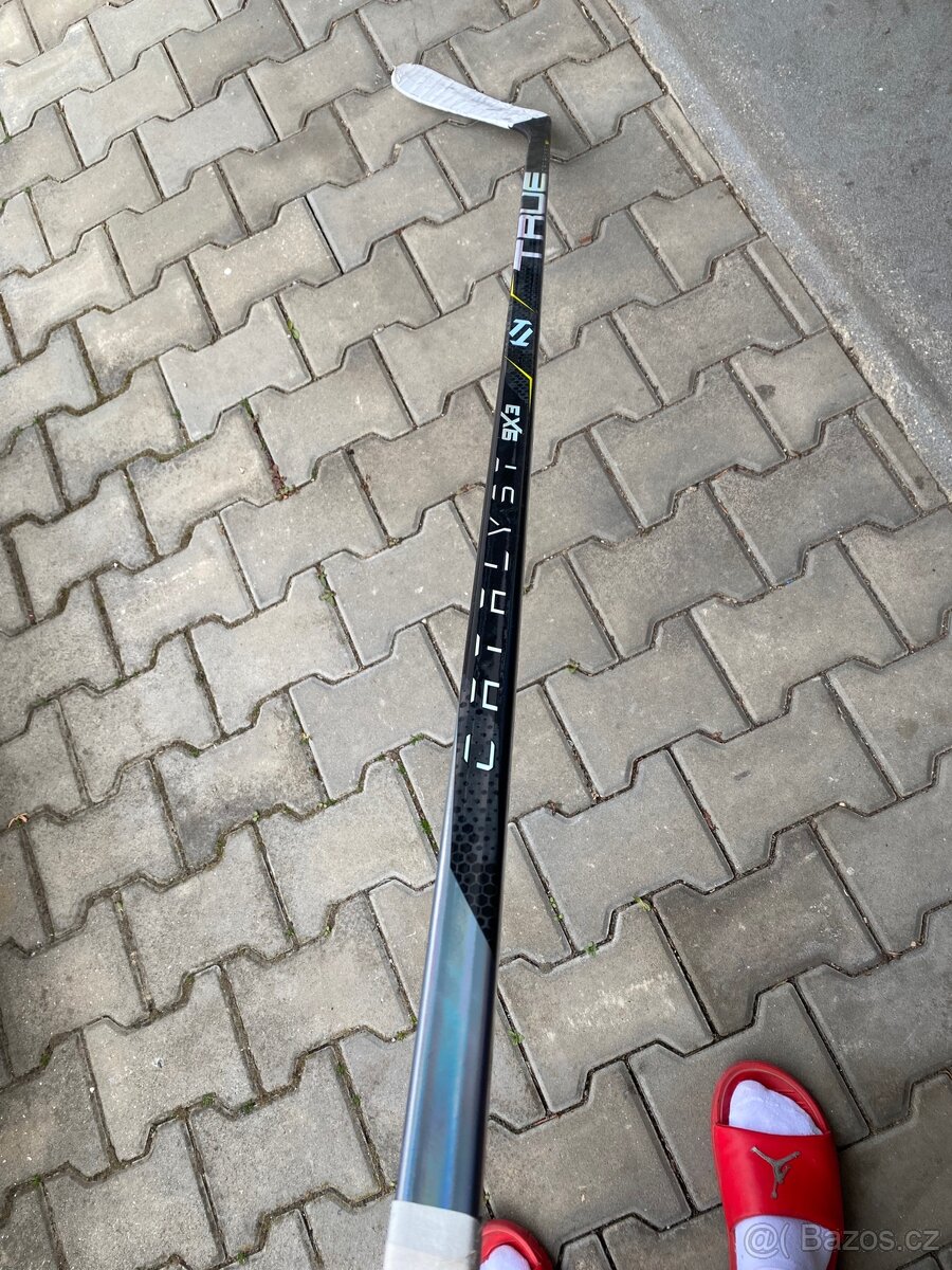 Hokejka True Catalyst 9x3 85 flex