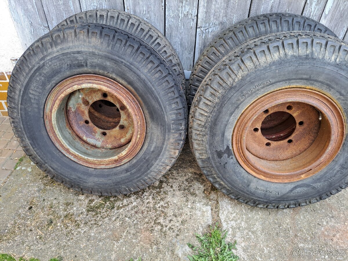 Pneu 8,25-15