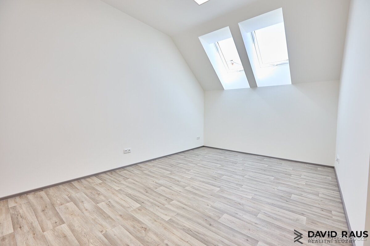 Pronájem kancelářských prostor 33 m2 areál Stará Pošta, Rajh