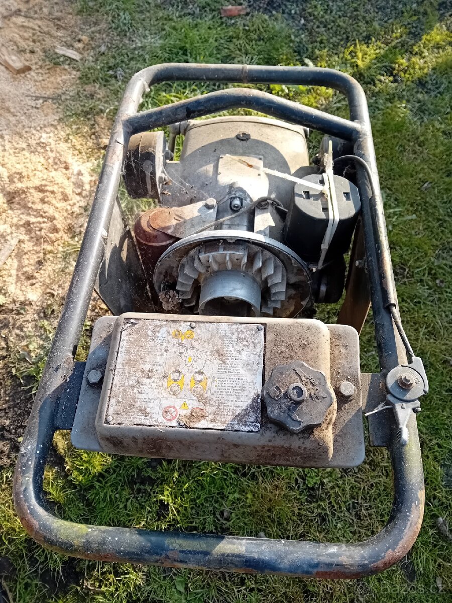 Wacker vybrční pěch