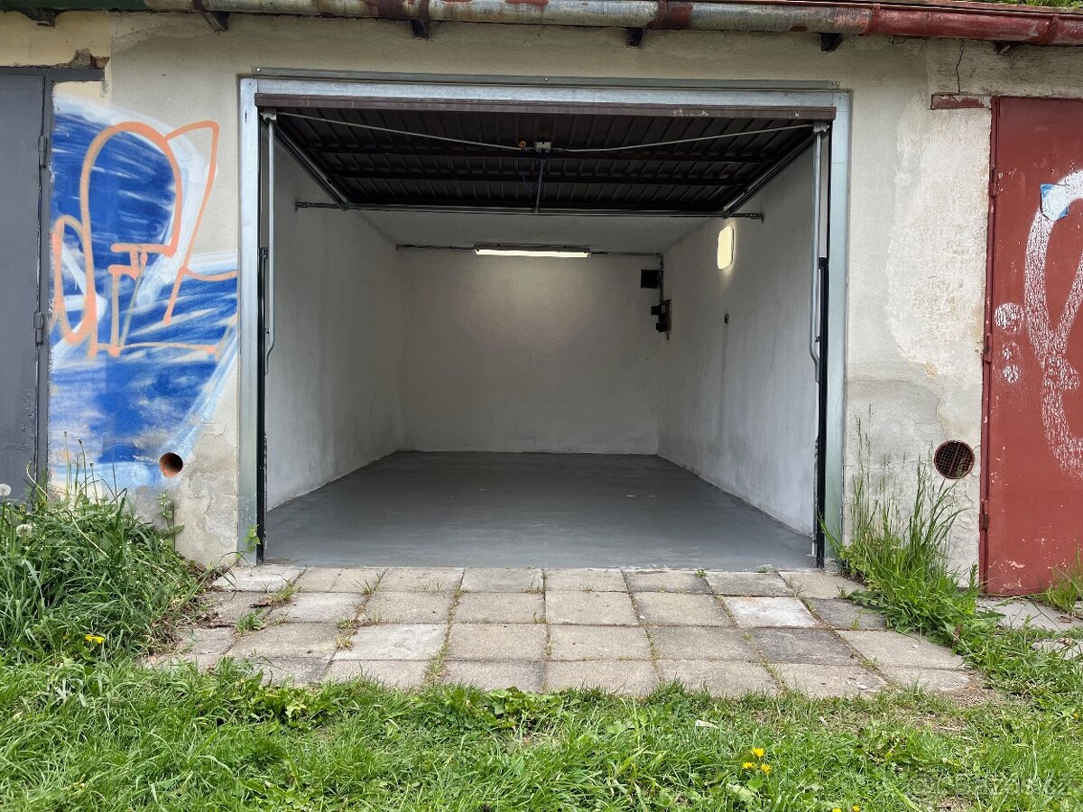 Pronájem garáže / skladu 20 m2 v Jihlavě Na Vyhlídce