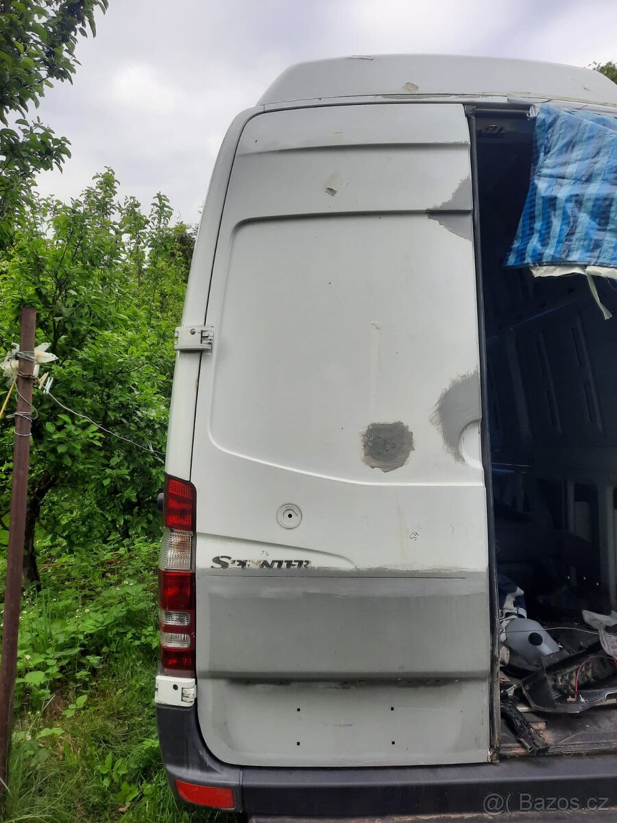 Zadní dveře Mercedes-Benz Sprinter 906