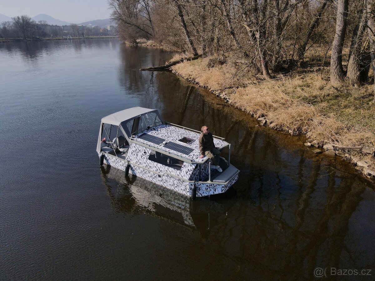 Loď pro rybáře s kajutou, pochozí střechou. Hliník. Prodej.