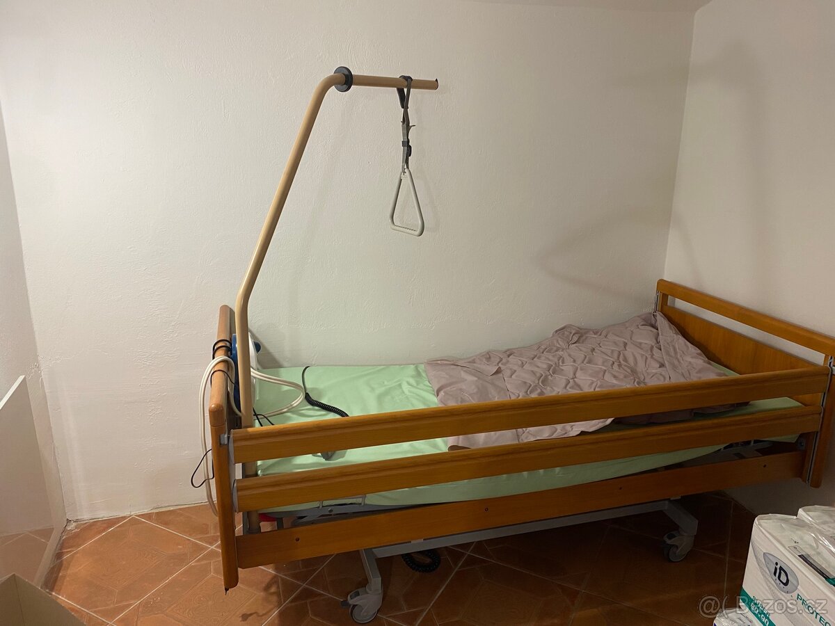 Polohovací postel a příslušenství