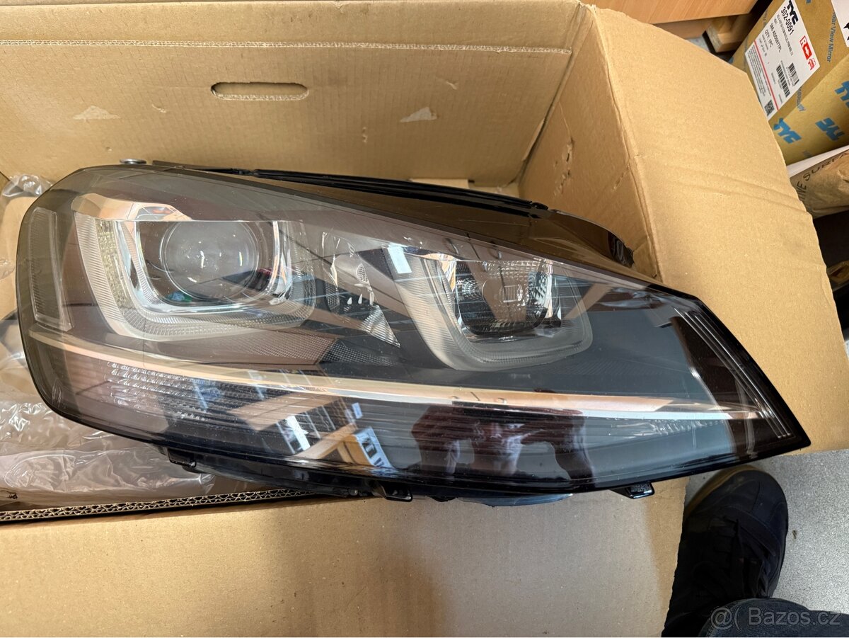 Pravé přední světlo VW golf 7 xenon - natáčecí