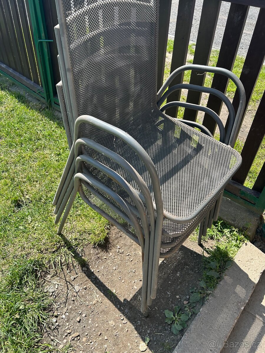 Stůl a 4 židle