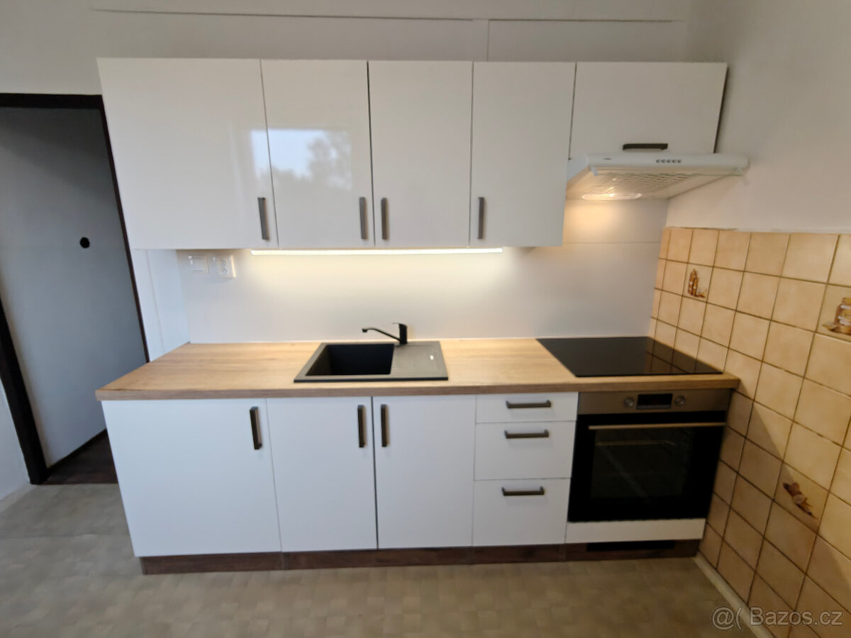 Pronájem bytu 3+1, 69 m² – SNP, Vimperk II